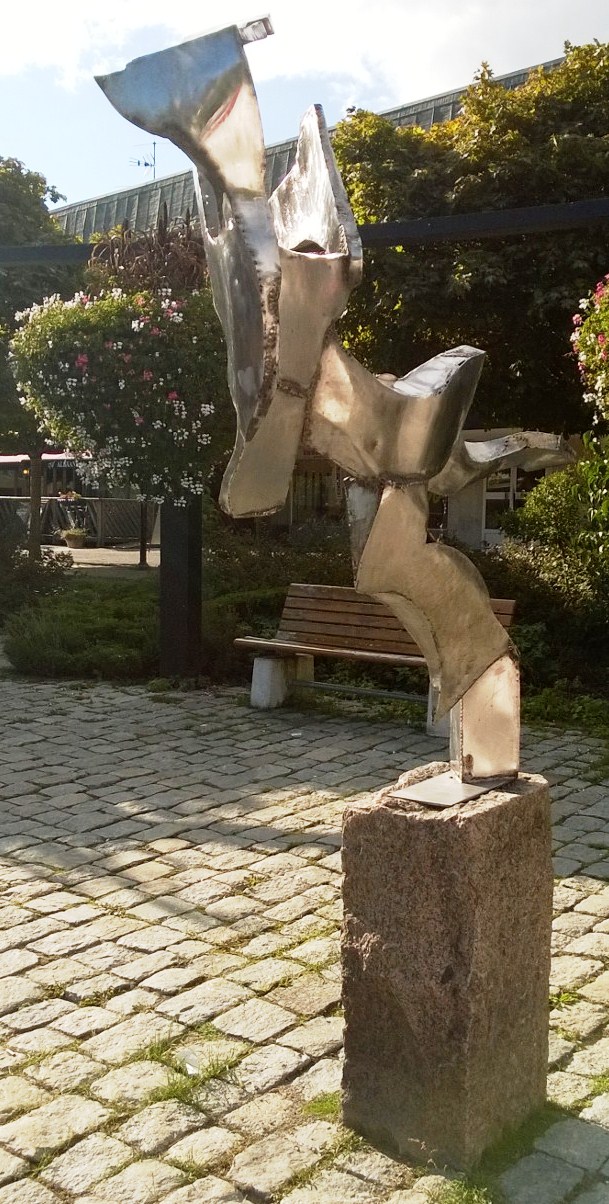 En skulptur i metall